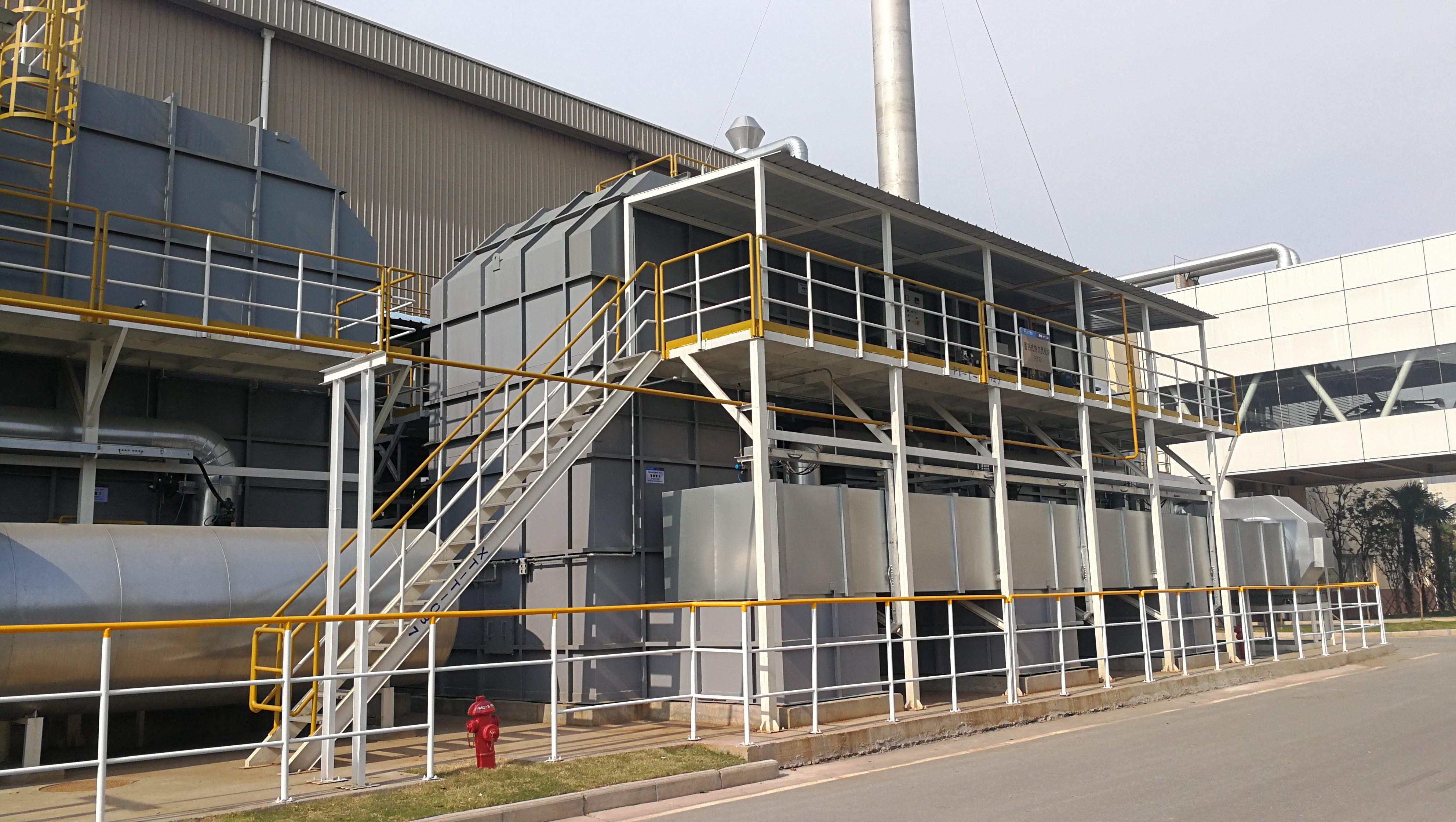 Diagram showing the airflow and ceramic heat storage media in a Regenerative Thermal Oxidizer